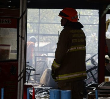 Si Jago Merah Kembali Melahap Deretan Kios di Tamansari