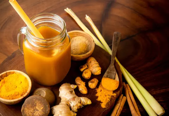 5 Resep Jamu Kunyit Minuman Detoks untuk Kolesterol dan Darting