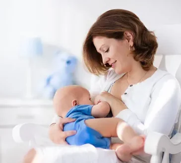 Tips Posisi Menyusui Bayi yang Optimal