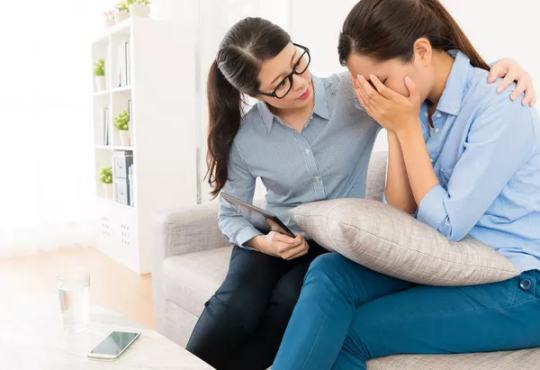 Bagaimana Cara Menolong Teman yang Jadi Korban KDRT?