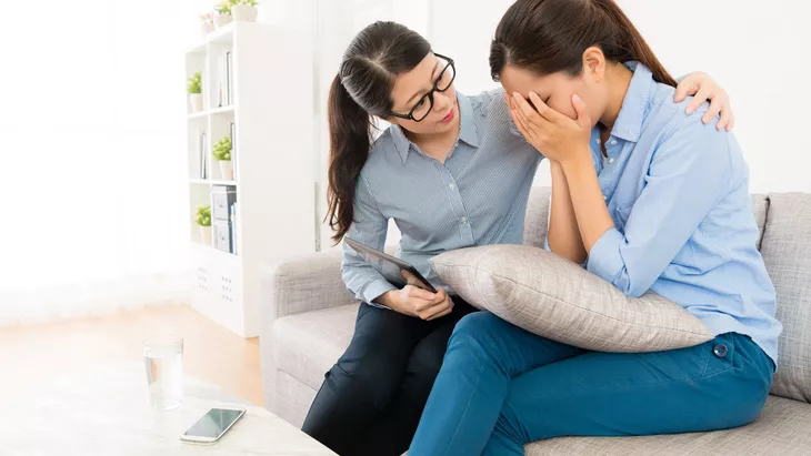 Bagaimana Cara Menolong Teman yang Jadi Korban KDRT?