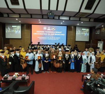 Orasi Ilmiah dan Penganugerahan Penghargaan Kepada Dosen dan Tendik Unisba