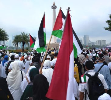 Ribuan Umat Beragama Banjiri Monas Mengutuk Kekejian Israel