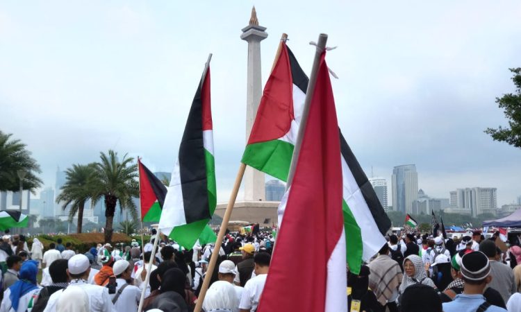 Ribuan Umat Beragama Banjiri Monas Mengutuk Kekejian Israel