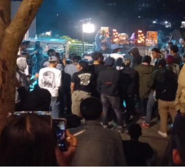 Grup Musik Anjing.dub Tampil di Dendang Segi Vol 2