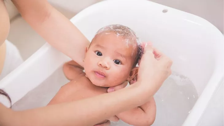 Beberapa Kesalahan yang Sering Dilakukan Saat Memandikan Bayi