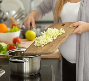 5 Makanan yang Dilarang untuk Ibu Hamil