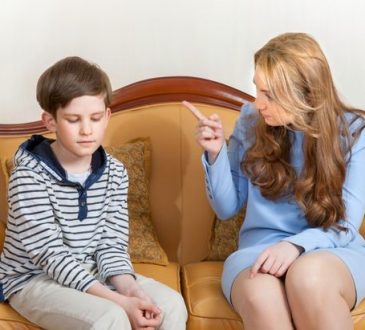 Apakah yang Dimaksud dengan Helicopter Parenting?