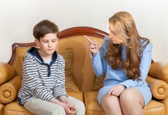 Apakah yang Dimaksud dengan Helicopter Parenting?