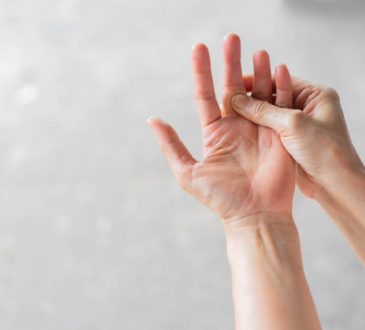 5 Cara Menghilangkan Kesemutan di Jari Tangan