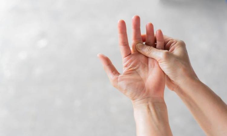 5 Cara Menghilangkan Kesemutan di Jari Tangan