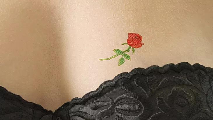 Tato pada Payudara, Amankah untuk Kesehatan?