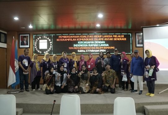 Ratusan Lansia Mendapat Materi Pemberdayaan Kualitas Hidup Lansia dari LPPM Unisba