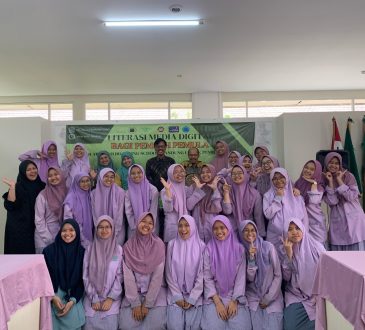 Fikom Unisba Gelar PKM Literasi Media Digital Bagi Pemilih Pemula di ‘Aisyiyah Boarding School Bandung