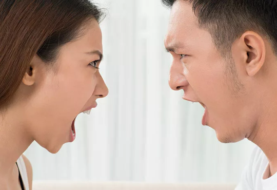 Tips Mengendalikan Emosi Saat Bertengkar dengan Suami