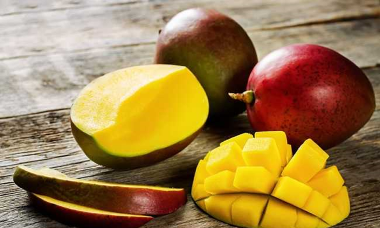 5 Buah yang Mengandung Vitamin A dan Manfaatnya