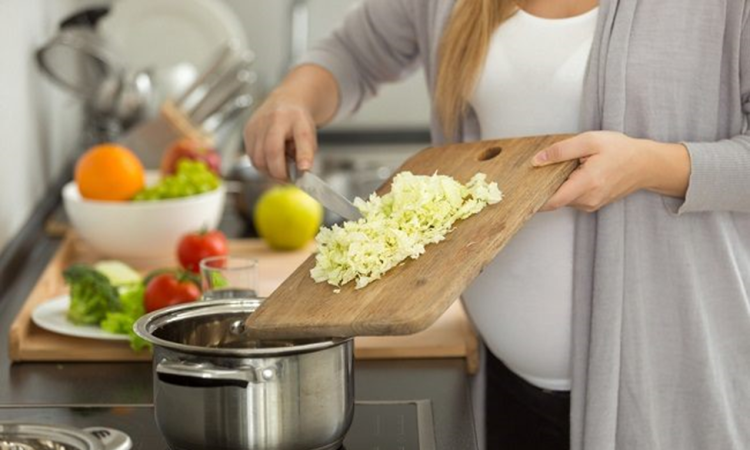 5 Makanan yang Dilarang untuk Ibu Hamil