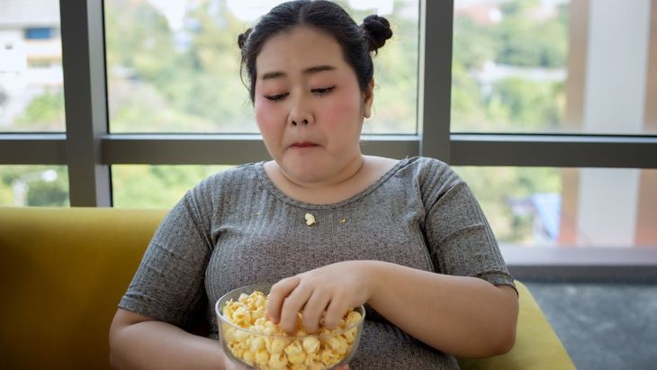 Awas, Perut Buncit Bisa Jadi Akibat dari 7 Kebiasaan Ini!